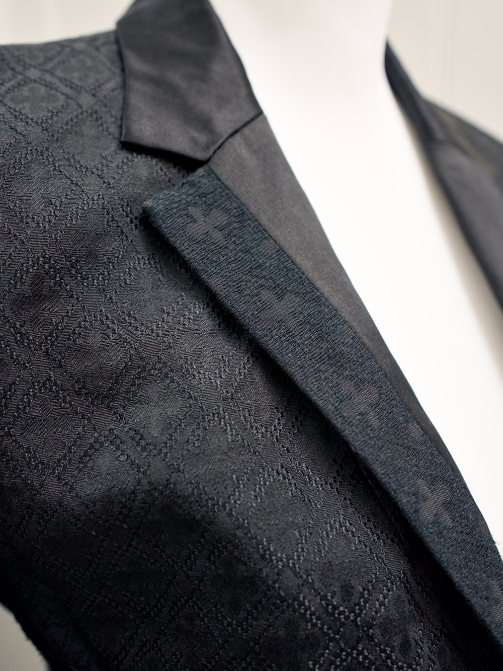Juicy Couture Black Textured Single-Button Blazer - Picture 3 of 9